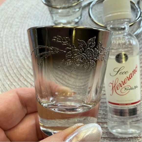 Vintage 1970s Silver/Black Ombré Shot Glasses in Chrome Caddy Mint Condition - Picture 3 of 8